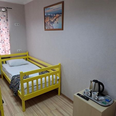 Guest House "Vladimirskaya 42" Киев Екстериор снимка