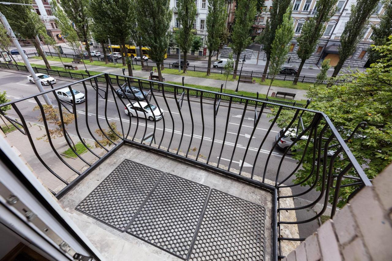 Guest House "Vladimirskaya 42" Киев Екстериор снимка