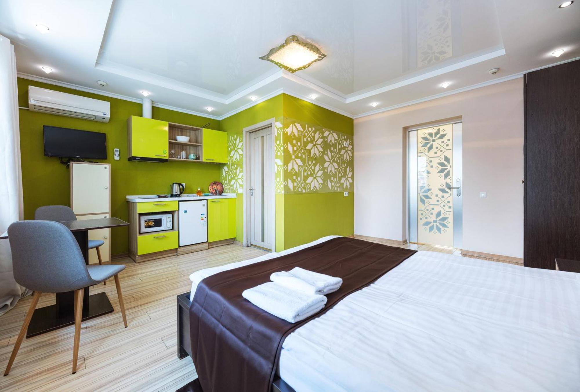 Guest House "Vladimirskaya 42" Киев Екстериор снимка