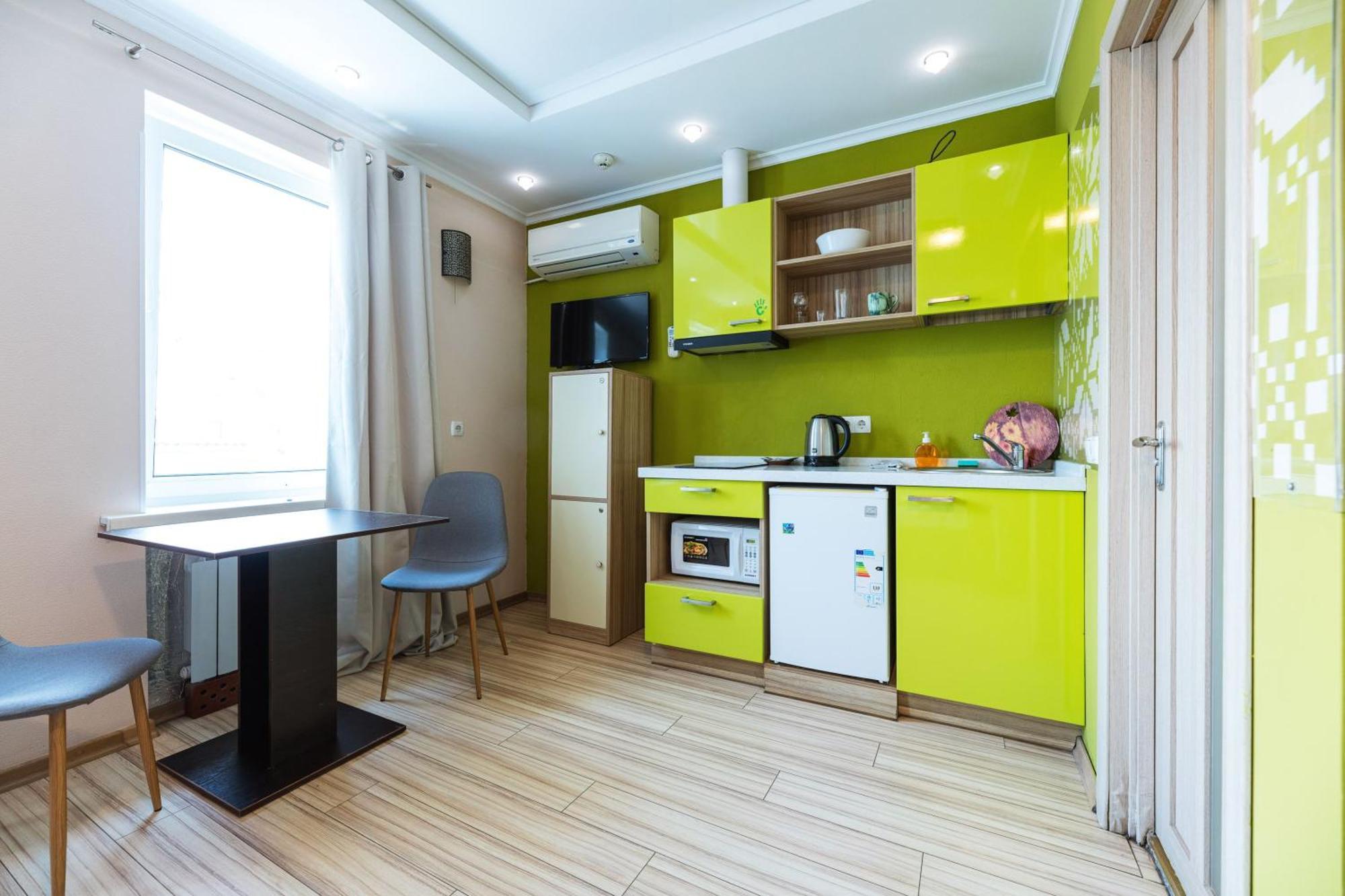 Guest House "Vladimirskaya 42" Киев Екстериор снимка