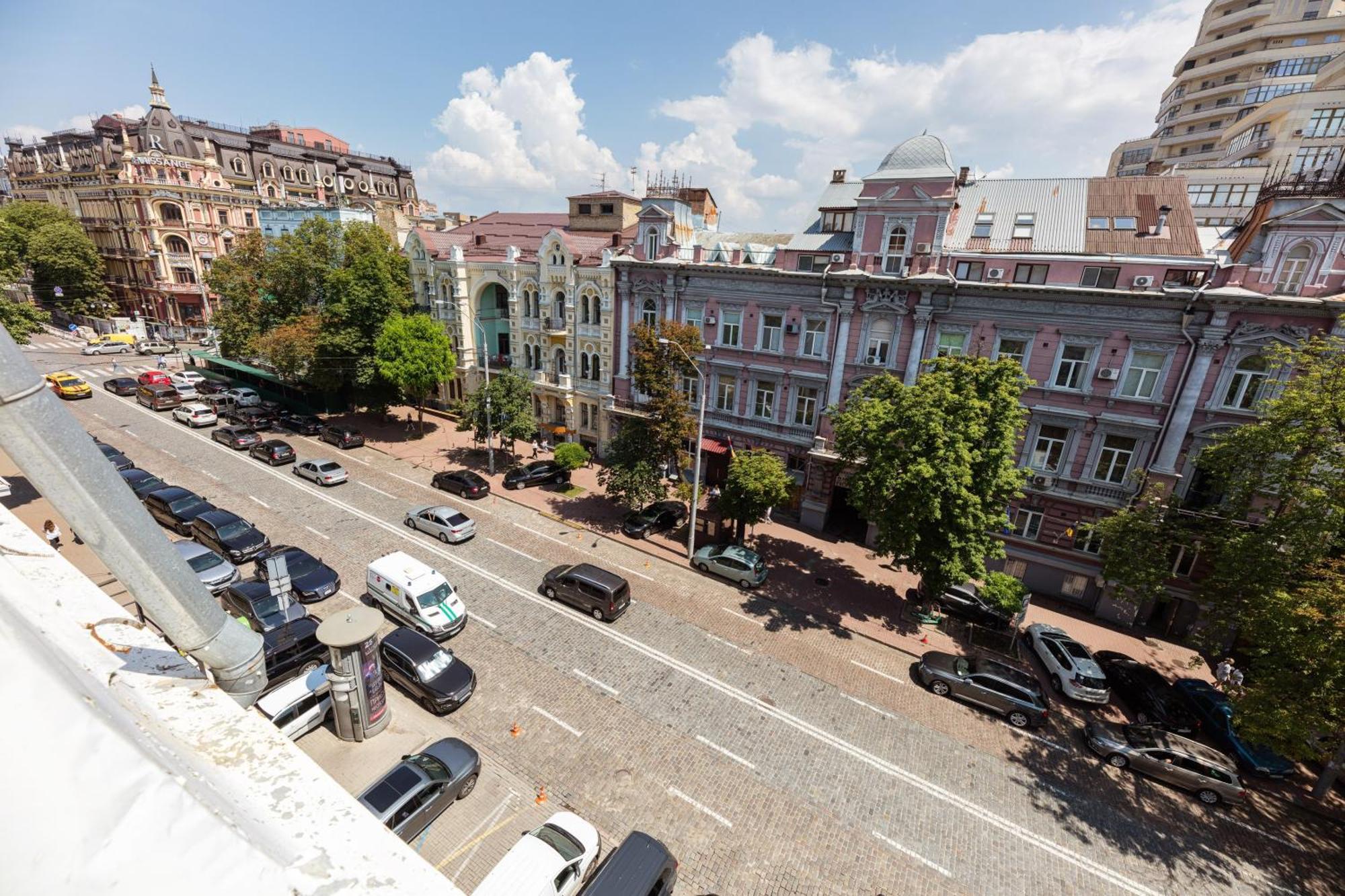 Guest House "Vladimirskaya 42" Киев Екстериор снимка