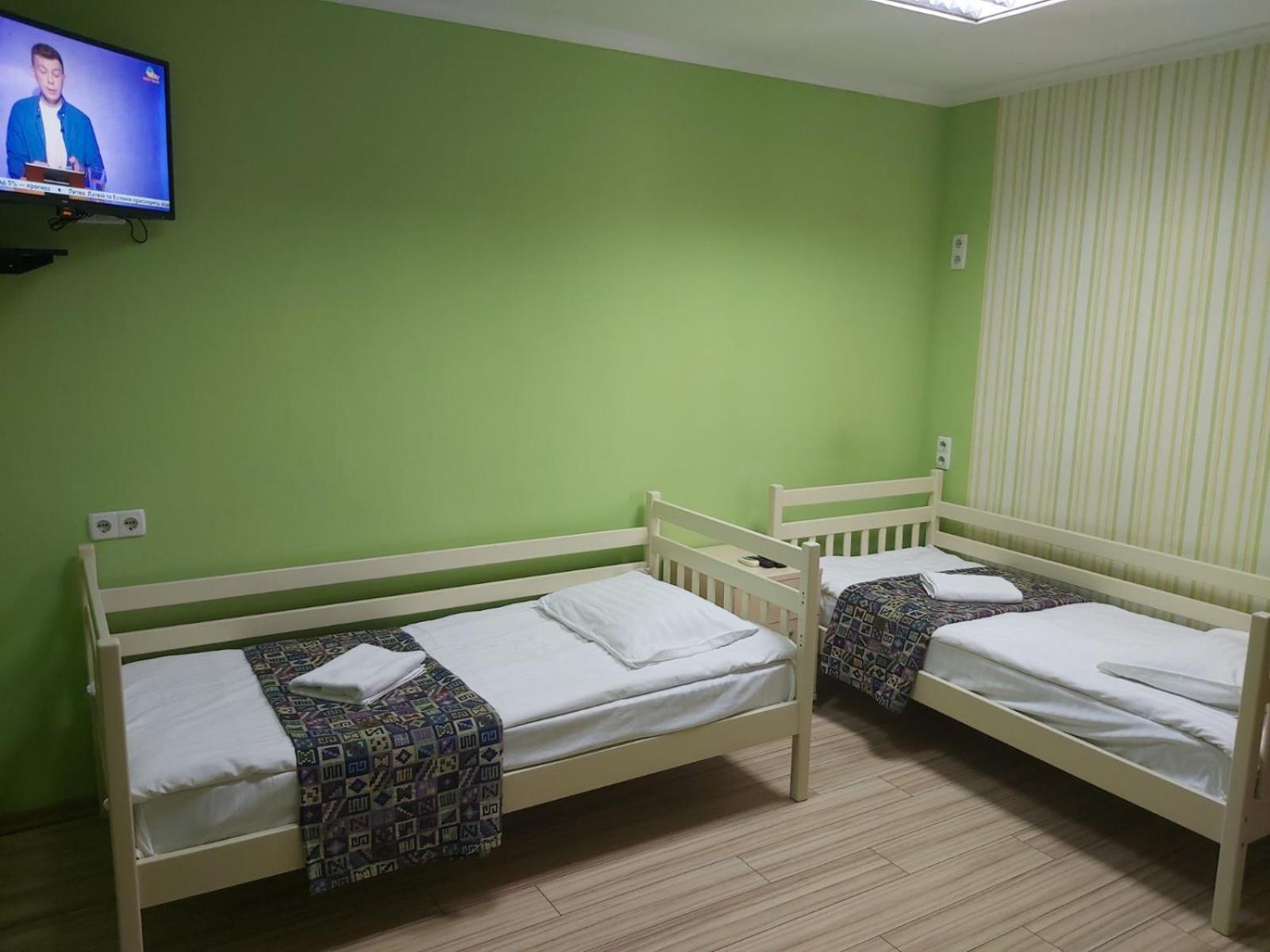 Guest House "Vladimirskaya 42" Киев Екстериор снимка