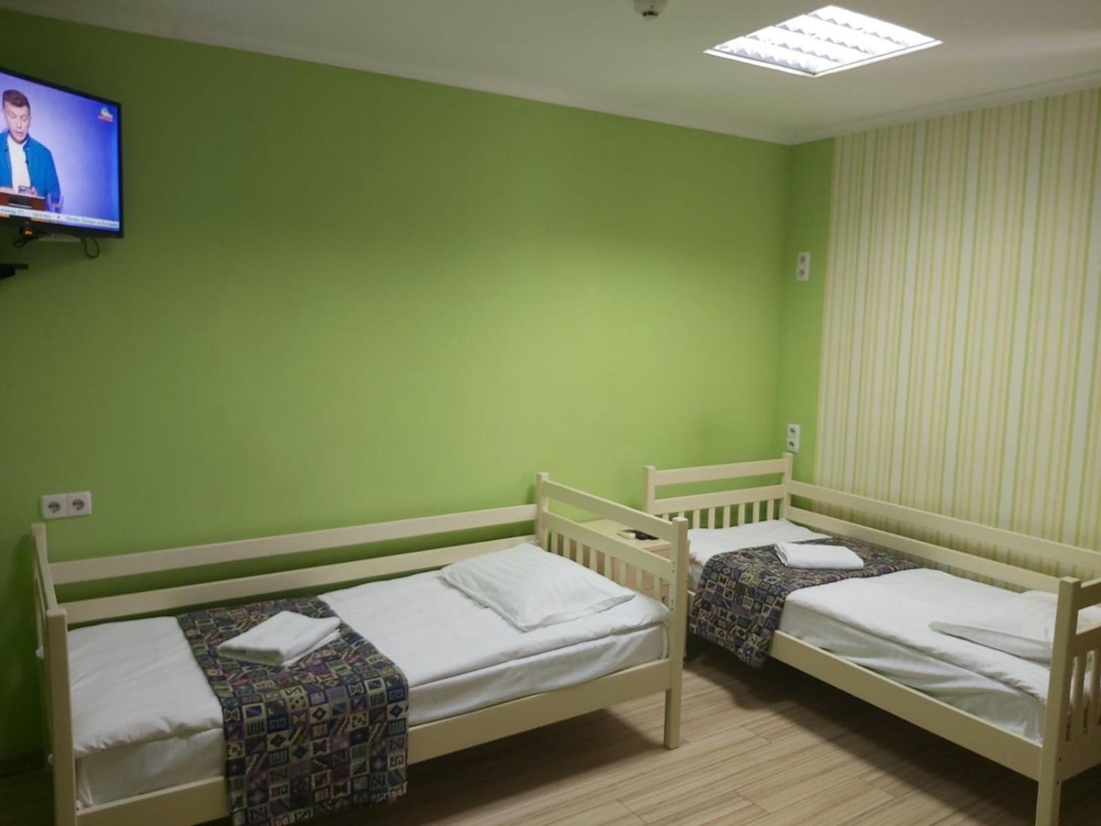 Guest House "Vladimirskaya 42" Киев Екстериор снимка