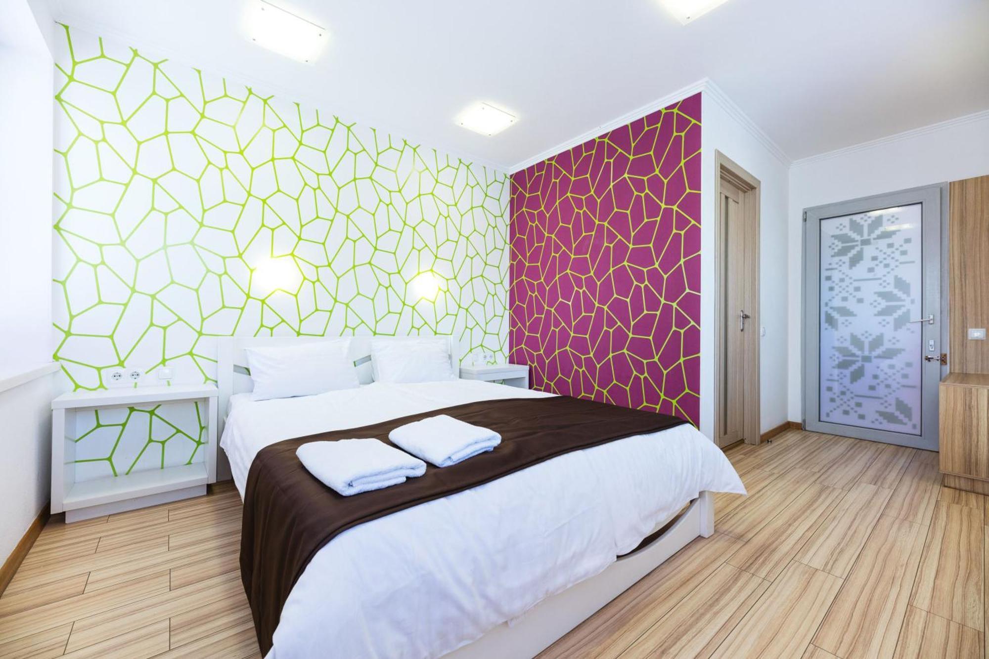 Guest House "Vladimirskaya 42" Киев Екстериор снимка