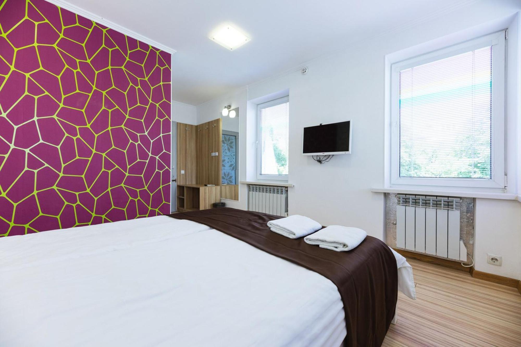 Guest House "Vladimirskaya 42" Киев Екстериор снимка