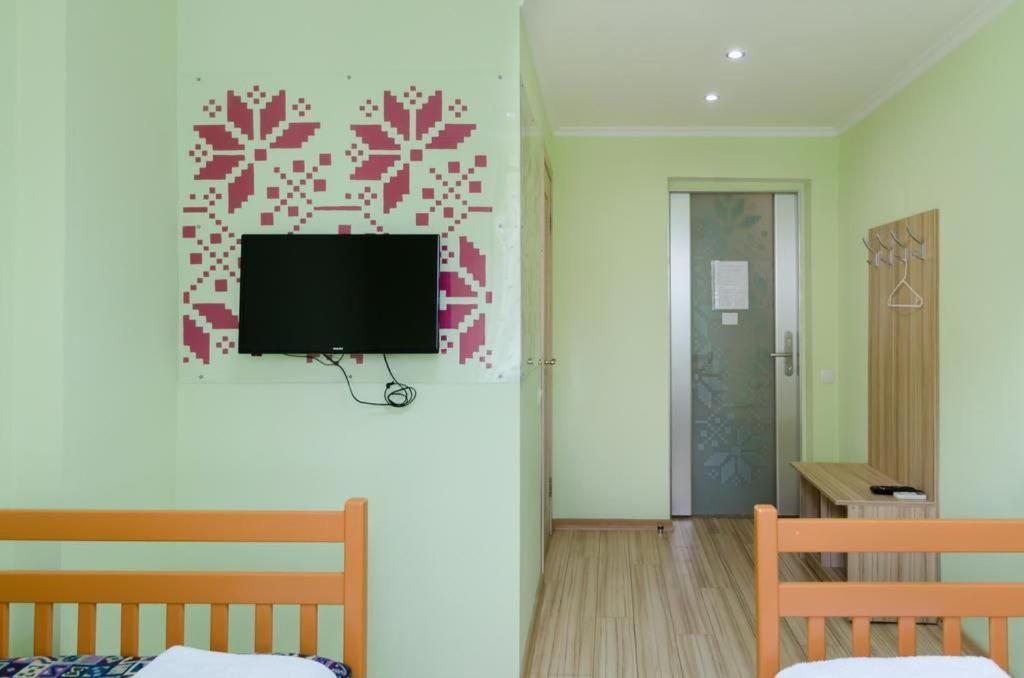 Guest House "Vladimirskaya 42" Киев Екстериор снимка