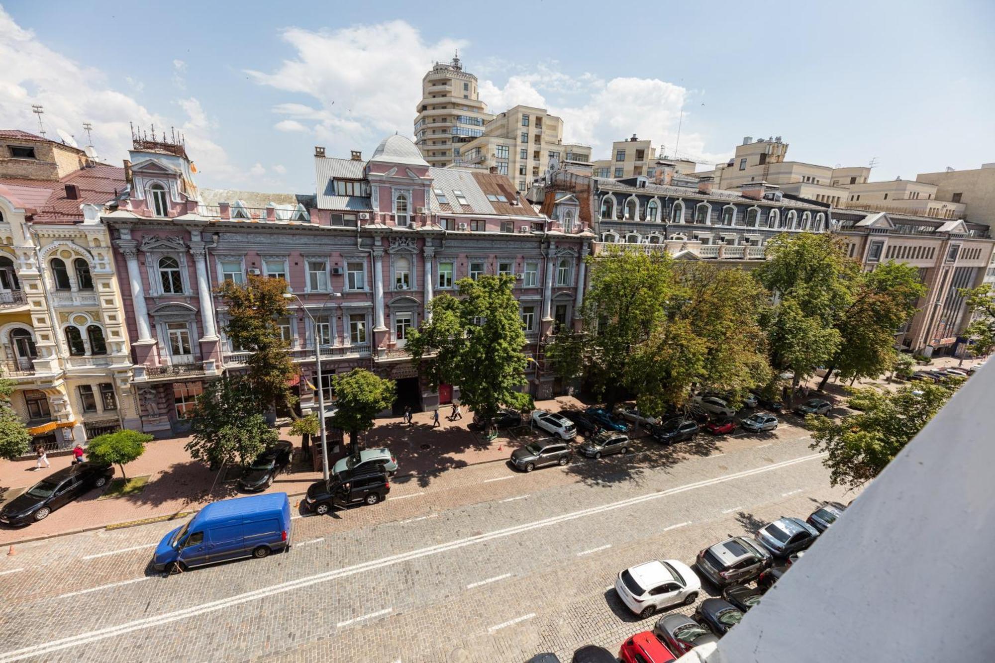 Guest House "Vladimirskaya 42" Киев Екстериор снимка