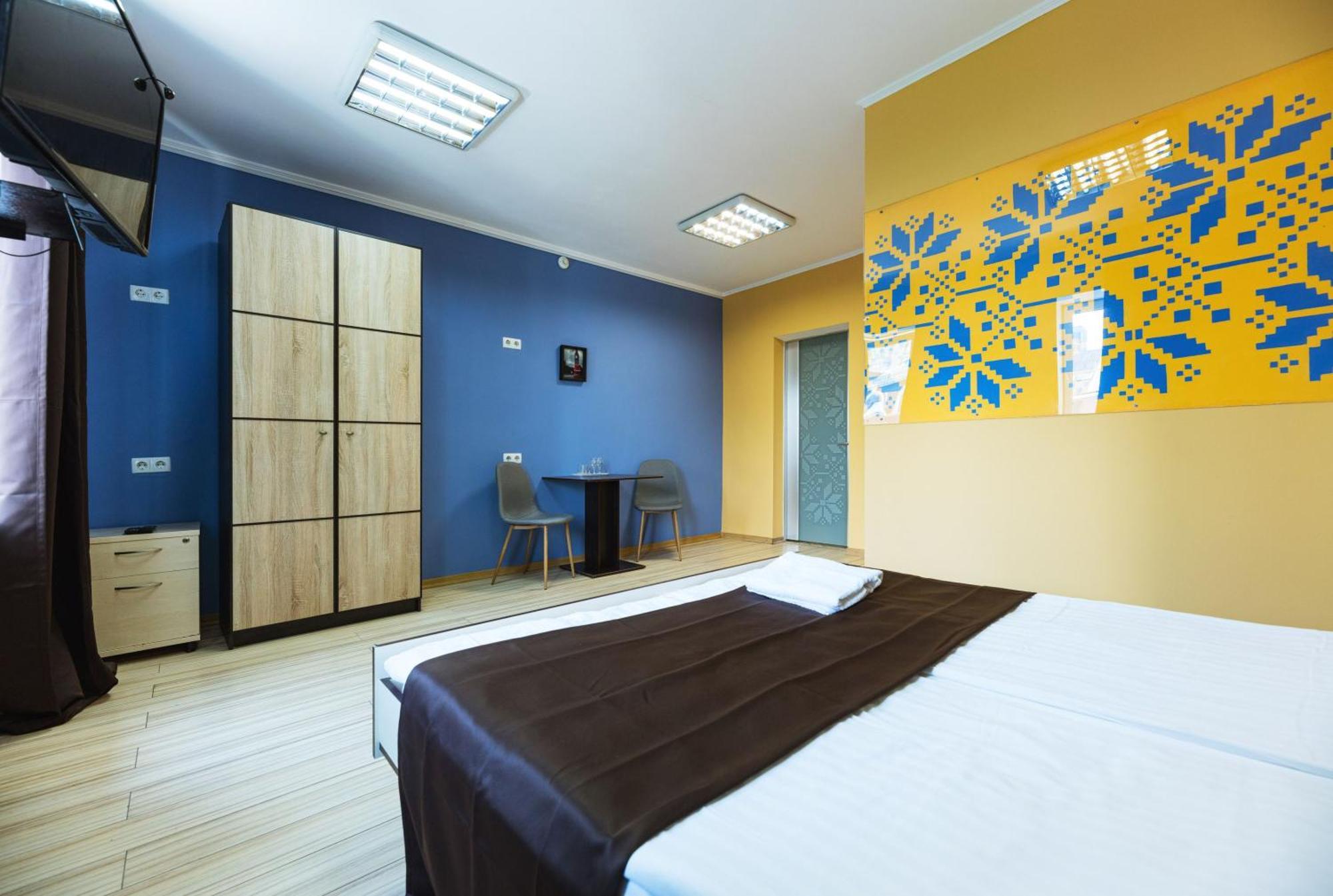 Guest House "Vladimirskaya 42" Киев Екстериор снимка