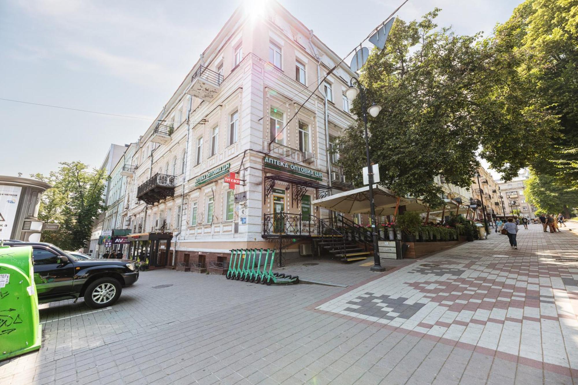 Guest House "Vladimirskaya 42" Киев Екстериор снимка
