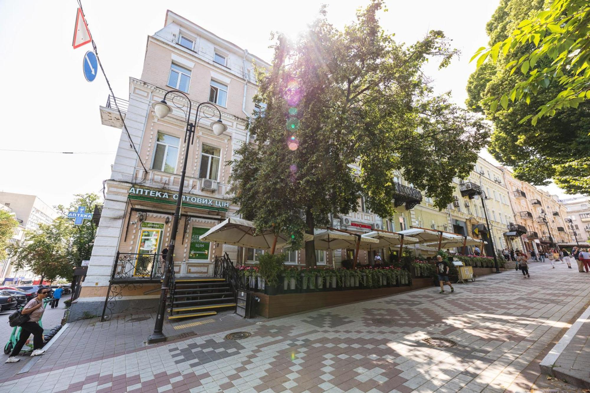 Guest House "Vladimirskaya 42" Киев Екстериор снимка