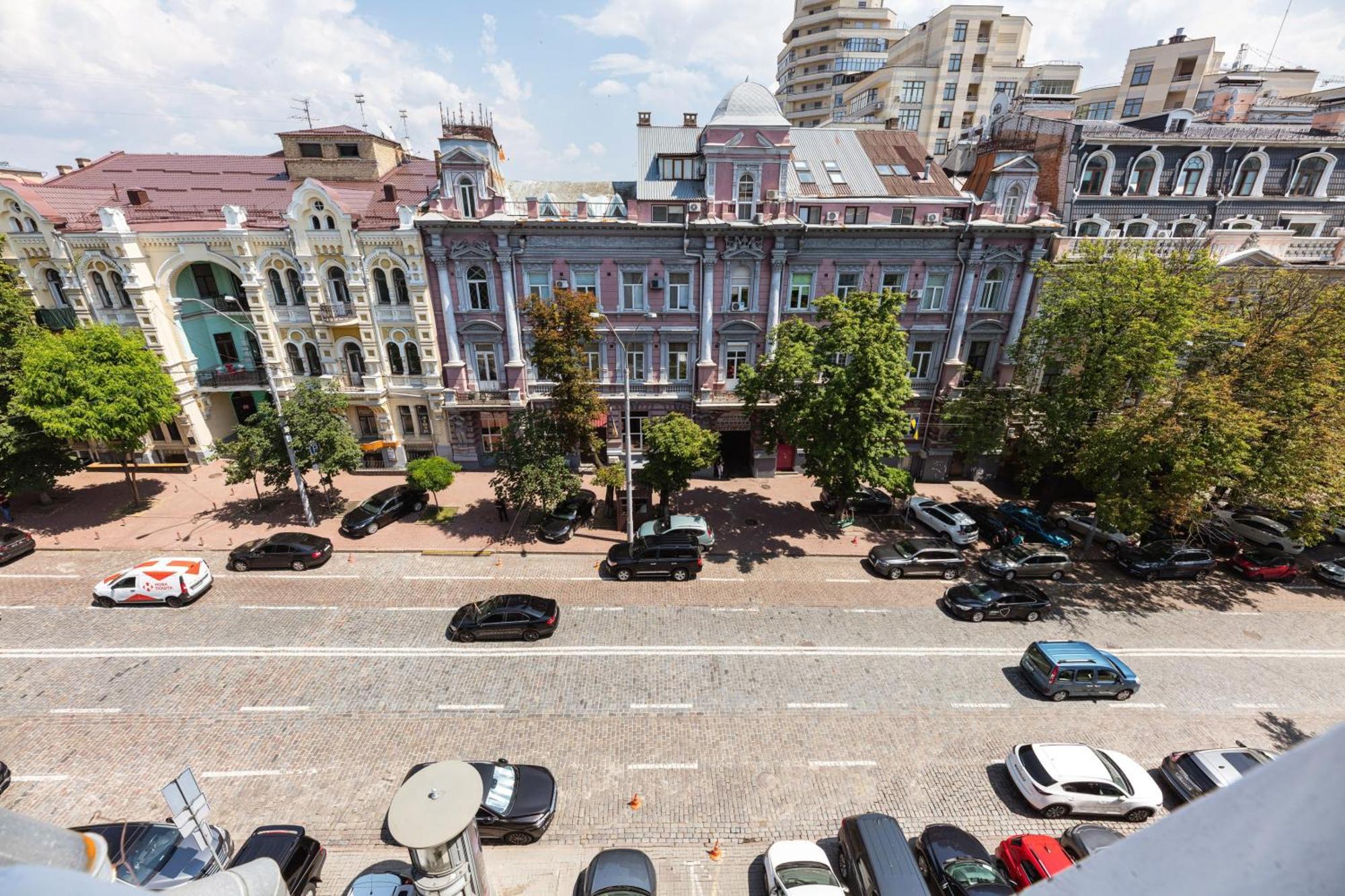 Guest House "Vladimirskaya 42" Киев Екстериор снимка