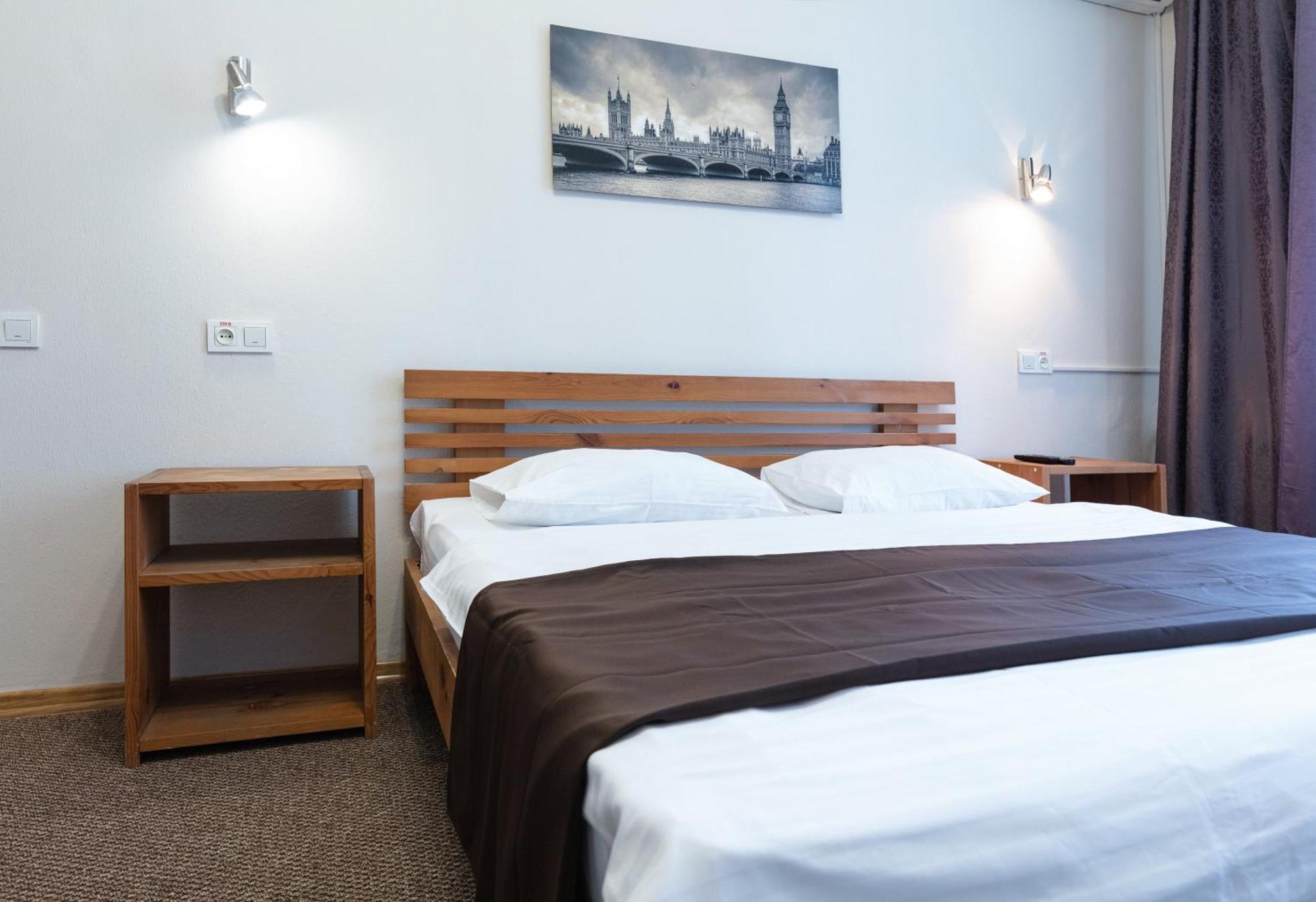 Guest House "Vladimirskaya 42" Киев Екстериор снимка