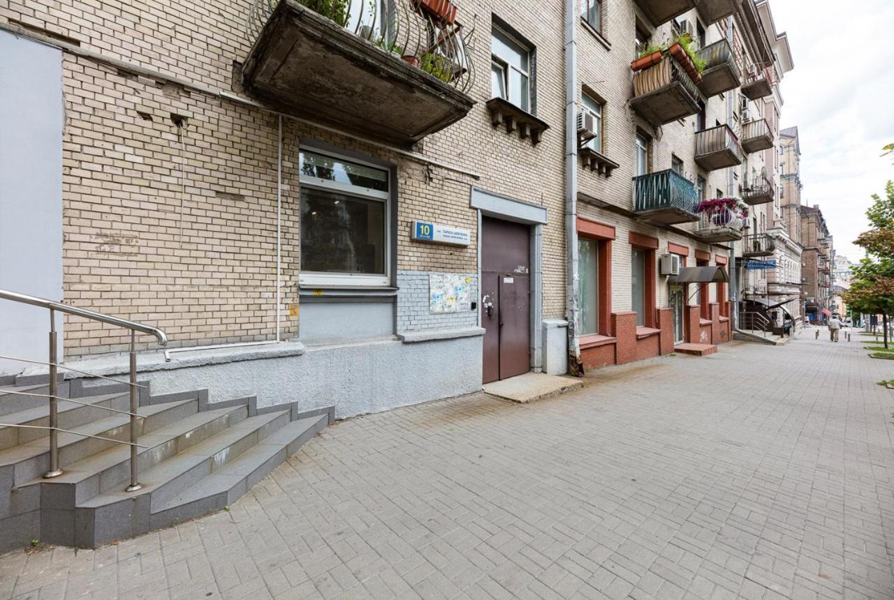 Guest House "Vladimirskaya 42" Киев Екстериор снимка
