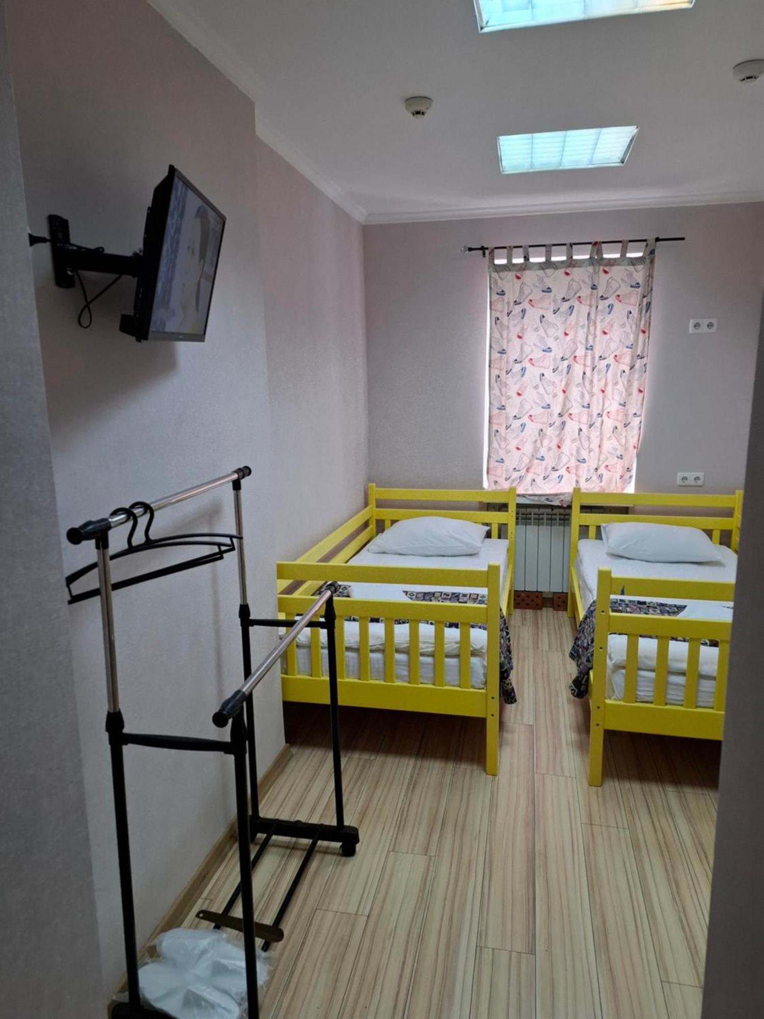 Guest House "Vladimirskaya 42" Киев Екстериор снимка