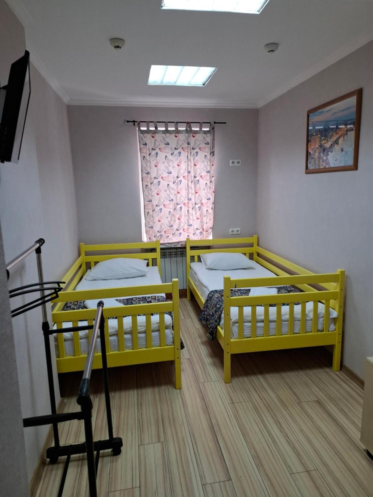Guest House "Vladimirskaya 42" Киев Екстериор снимка