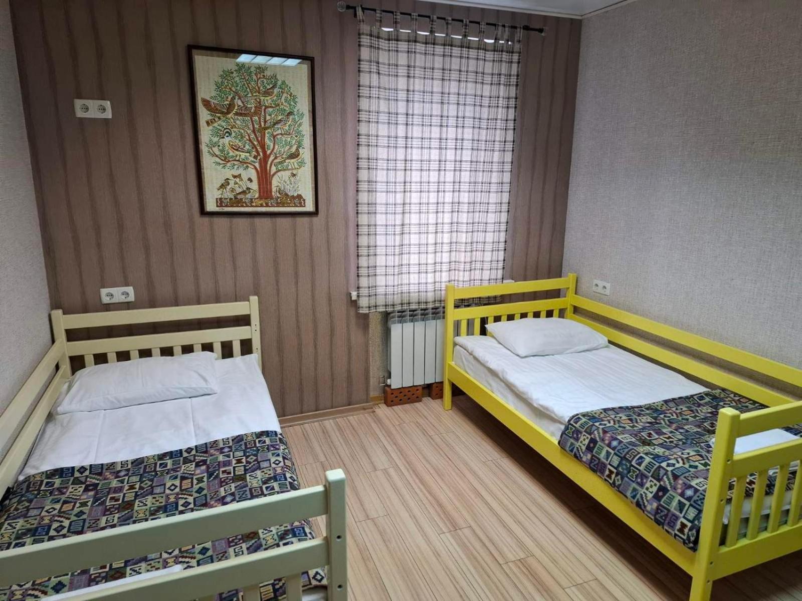 Guest House "Vladimirskaya 42" Киев Екстериор снимка