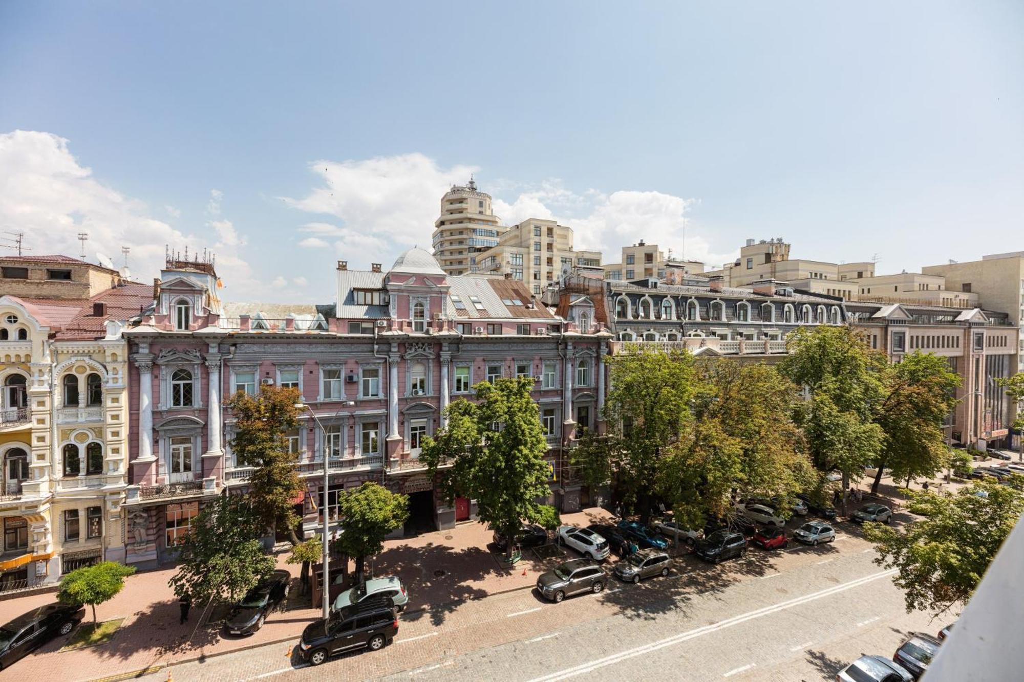 Guest House "Vladimirskaya 42" Киев Екстериор снимка