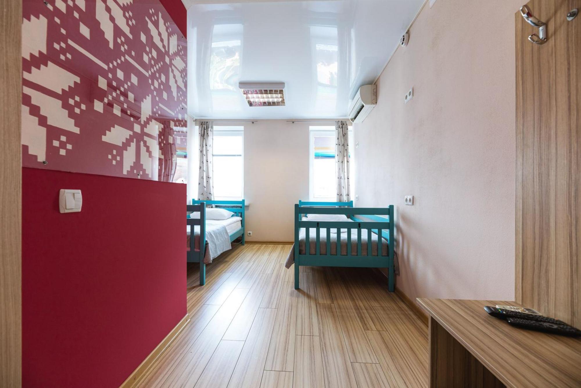 Guest House "Vladimirskaya 42" Киев Екстериор снимка